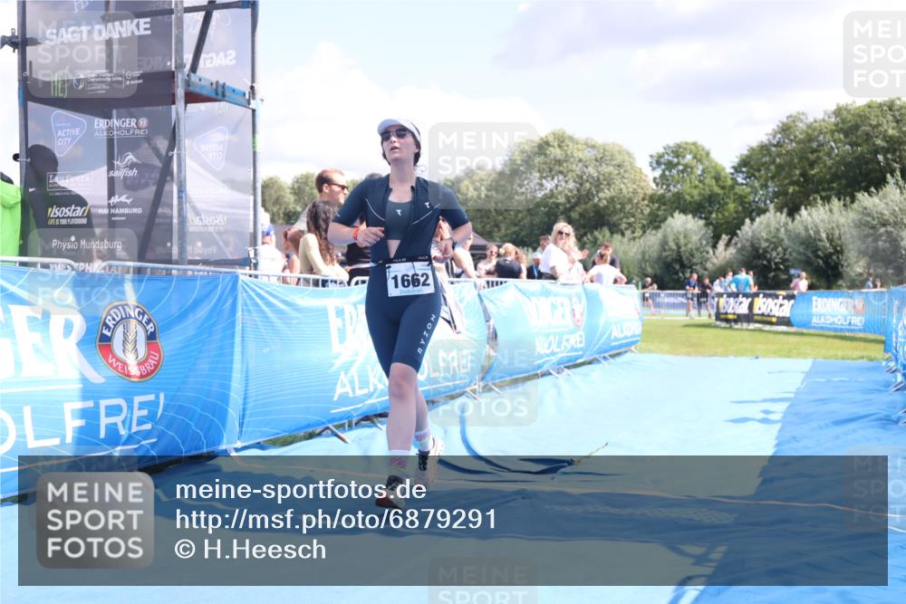 25.08.2024 - Elbe Triathlon Hamburg H.Heesch http://msf.ph/oto/6879291 25.08.2024 12:14:59 Ziel 1657, 1662 meine-sportfotos.de