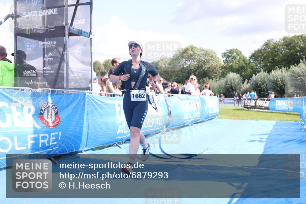 25.08.2024 - Elbe Triathlon Hamburg H.Heesch http://msf.ph/oto/6879293 25.08.2024 12:14:59 Ziel 1657, 1662 meine-sportfotos.de