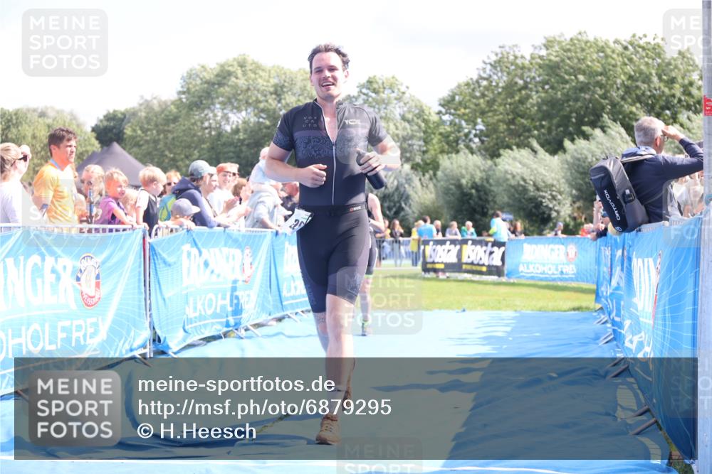 25.08.2024 - Elbe Triathlon Hamburg H.Heesch http://msf.ph/oto/6879295 25.08.2024 11:51:05 Ziel 220, 1526 meine-sportfotos.de