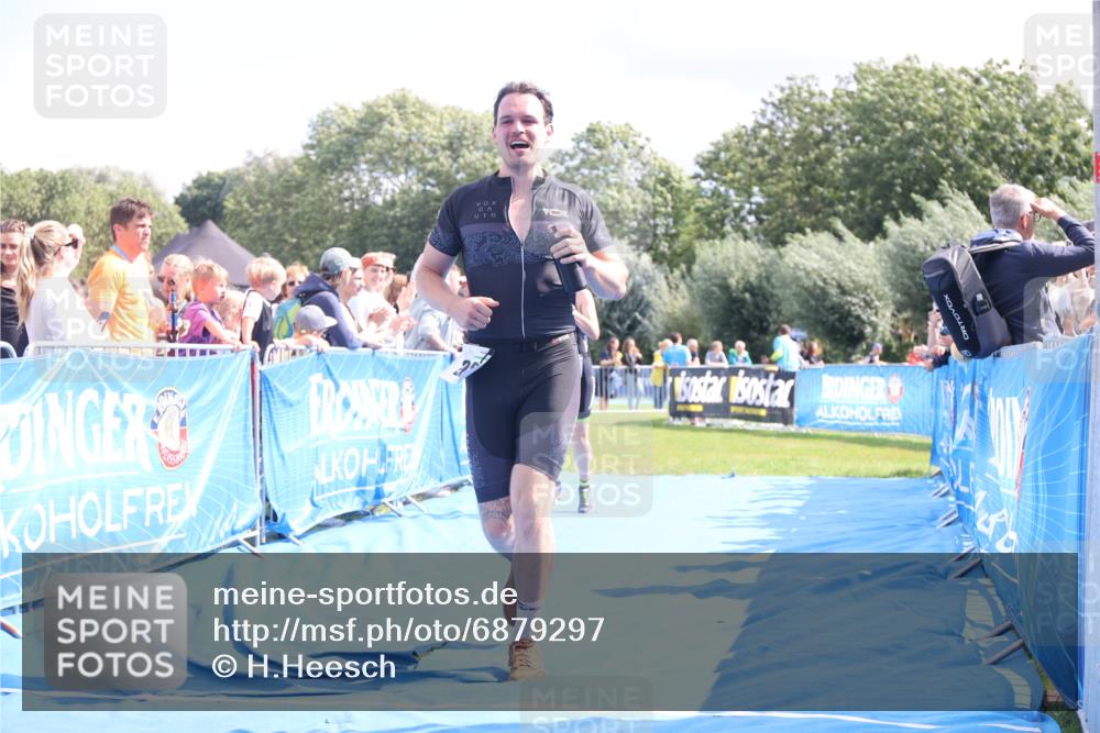 25.08.2024 - Elbe Triathlon Hamburg H.Heesch http://msf.ph/oto/6879297 25.08.2024 11:51:05 Ziel 220, 1526 meine-sportfotos.de