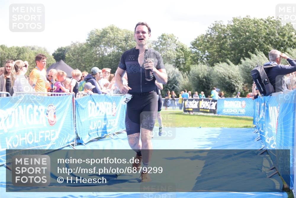25.08.2024 - Elbe Triathlon Hamburg H.Heesch http://msf.ph/oto/6879299 25.08.2024 11:51:05 Ziel 220, 1526 meine-sportfotos.de