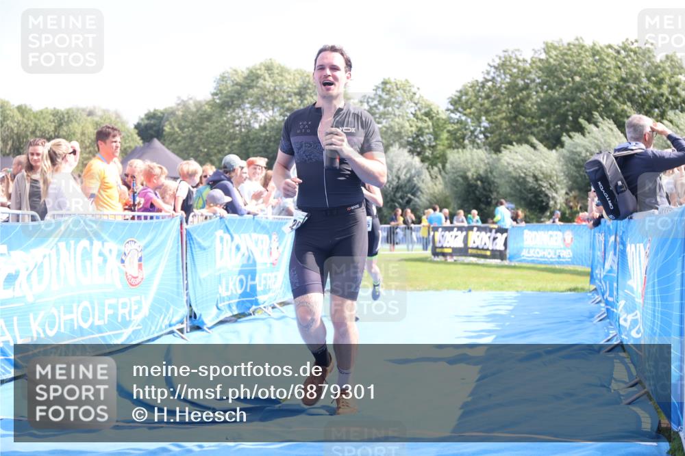 25.08.2024 - Elbe Triathlon Hamburg H.Heesch http://msf.ph/oto/6879301 25.08.2024 11:51:05 Ziel 220, 1526 meine-sportfotos.de
