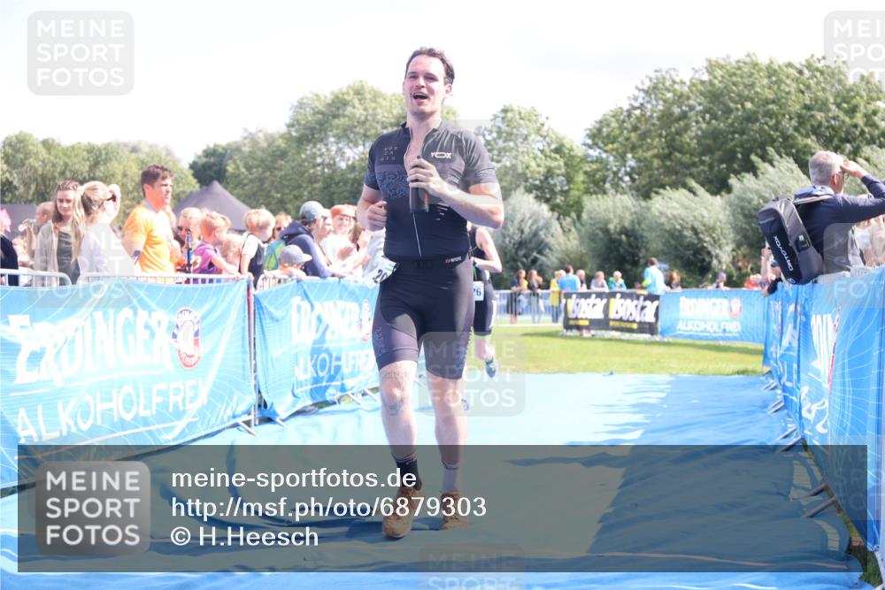 25.08.2024 - Elbe Triathlon Hamburg H.Heesch http://msf.ph/oto/6879303 25.08.2024 11:51:05 Ziel 220, 1526 meine-sportfotos.de
