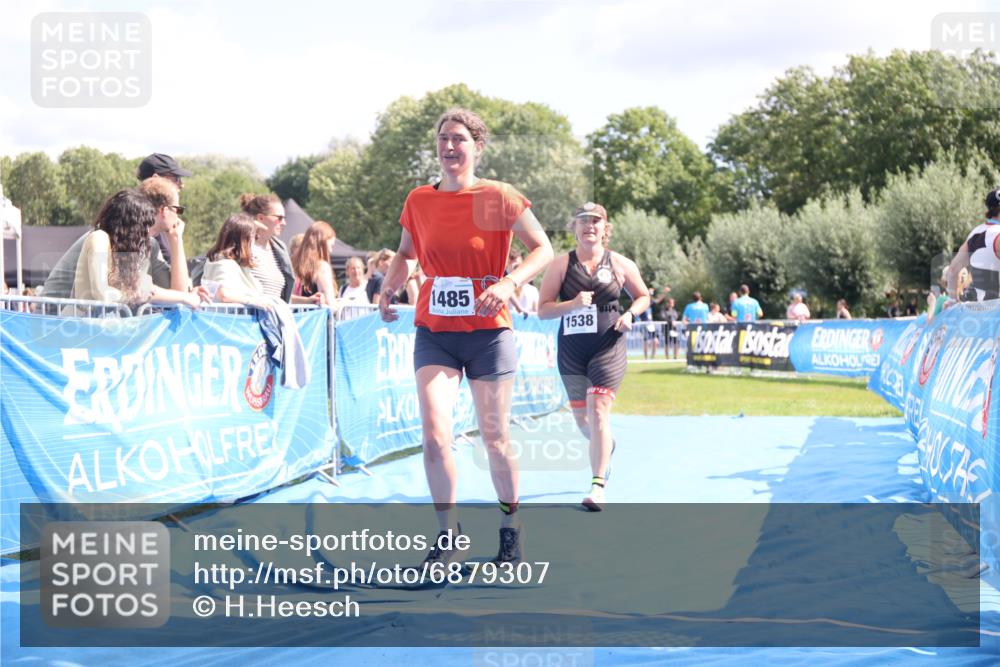 25.08.2024 - Elbe Triathlon Hamburg H.Heesch http://msf.ph/oto/6879307 25.08.2024 12:15:54 Ziel 1485, 1538, 1720 meine-sportfotos.de