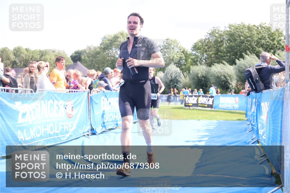 25.08.2024 - Elbe Triathlon Hamburg H.Heesch http://msf.ph/oto/6879308 25.08.2024 11:51:05 Ziel 220, 1526 meine-sportfotos.de