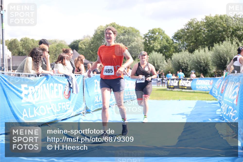 25.08.2024 - Elbe Triathlon Hamburg H.Heesch http://msf.ph/oto/6879309 25.08.2024 12:15:54 Ziel 1485, 1538, 1720 meine-sportfotos.de