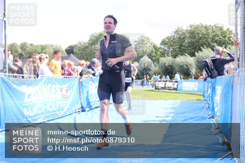 25.08.2024 - Elbe Triathlon Hamburg H.Heesch http://msf.ph/oto/6879310 25.08.2024 11:51:05 Ziel 220, 1526 meine-sportfotos.de