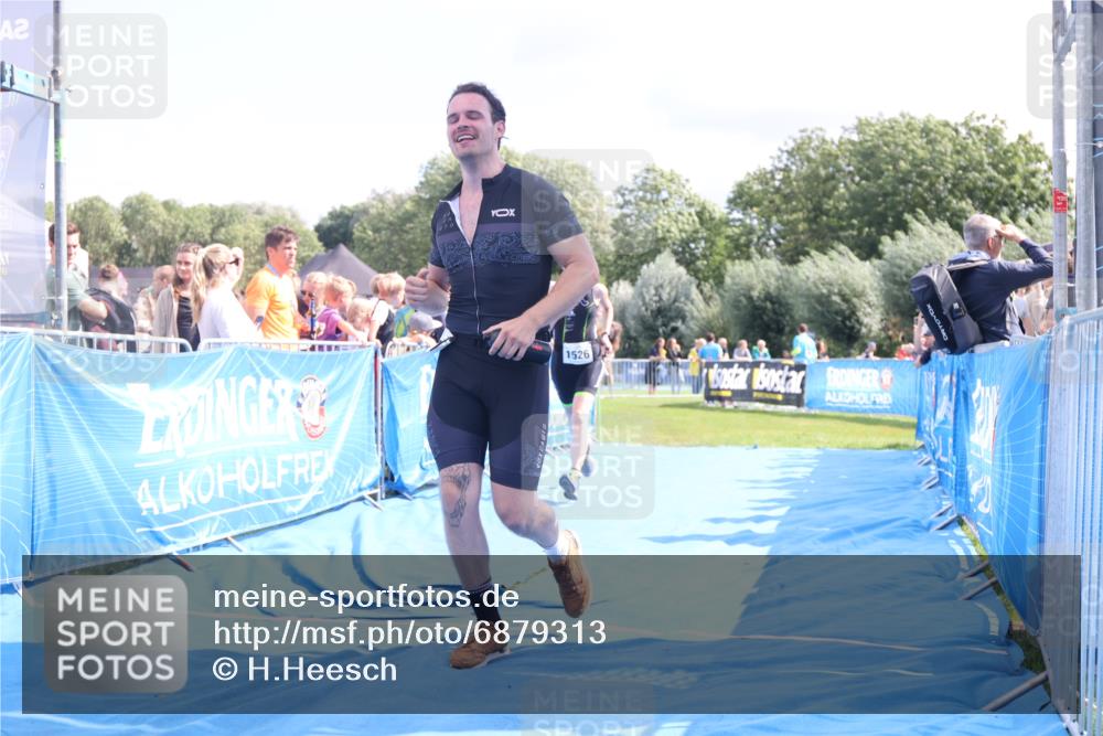 25.08.2024 - Elbe Triathlon Hamburg H.Heesch http://msf.ph/oto/6879313 25.08.2024 11:51:06 Ziel 220, 1526 meine-sportfotos.de