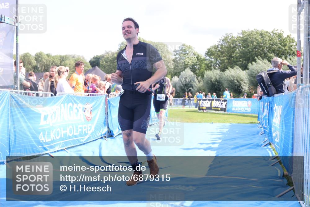 25.08.2024 - Elbe Triathlon Hamburg H.Heesch http://msf.ph/oto/6879315 25.08.2024 11:51:06 Ziel 220, 1526 meine-sportfotos.de