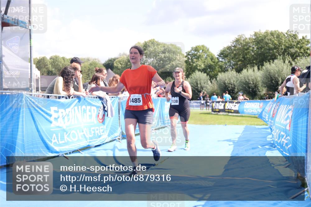 25.08.2024 - Elbe Triathlon Hamburg H.Heesch http://msf.ph/oto/6879316 25.08.2024 12:15:54 Ziel 1485, 1538, 1720 meine-sportfotos.de