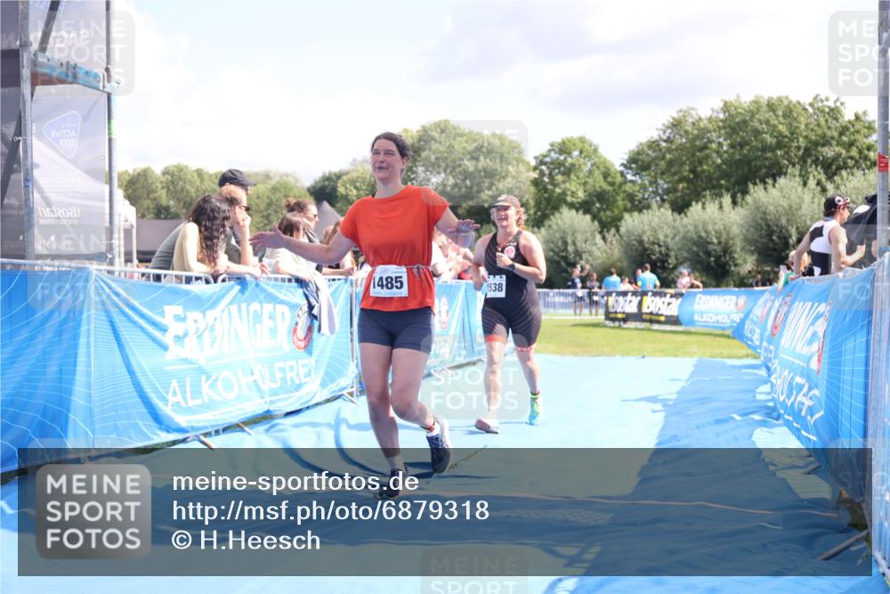 25.08.2024 - Elbe Triathlon Hamburg H.Heesch http://msf.ph/oto/6879318 25.08.2024 12:15:55 Ziel 1485, 1538, 1720 meine-sportfotos.de