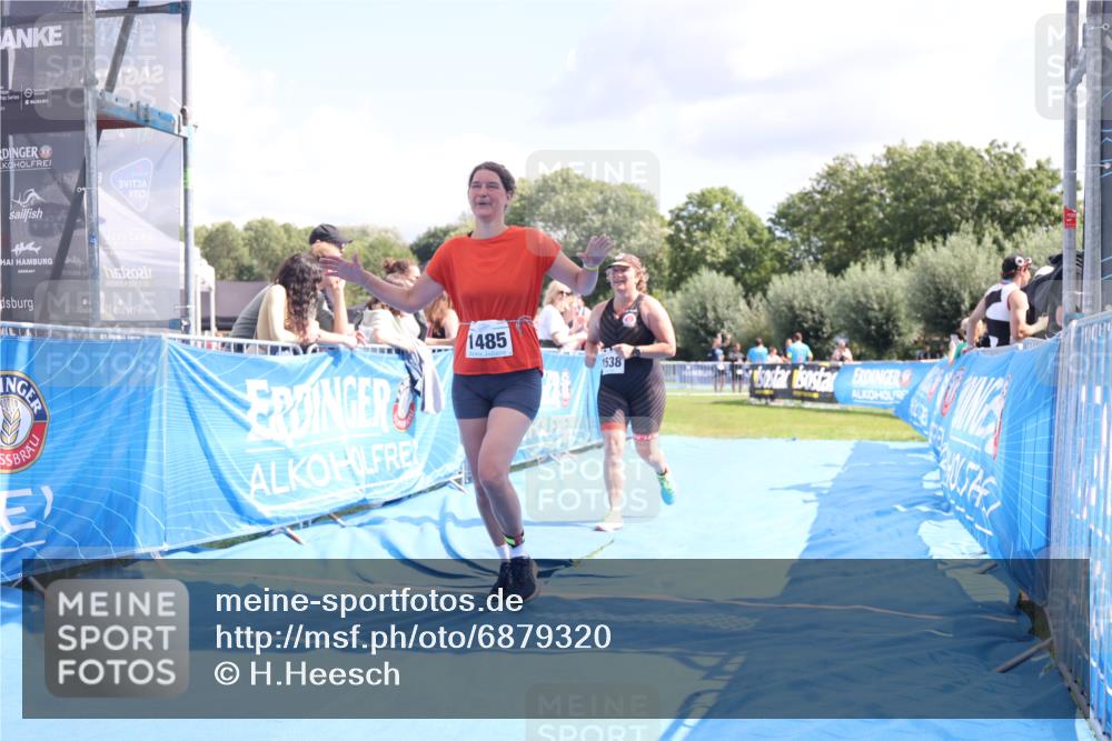 25.08.2024 - Elbe Triathlon Hamburg H.Heesch http://msf.ph/oto/6879320 25.08.2024 12:15:55 Ziel 1485, 1538, 1720 meine-sportfotos.de