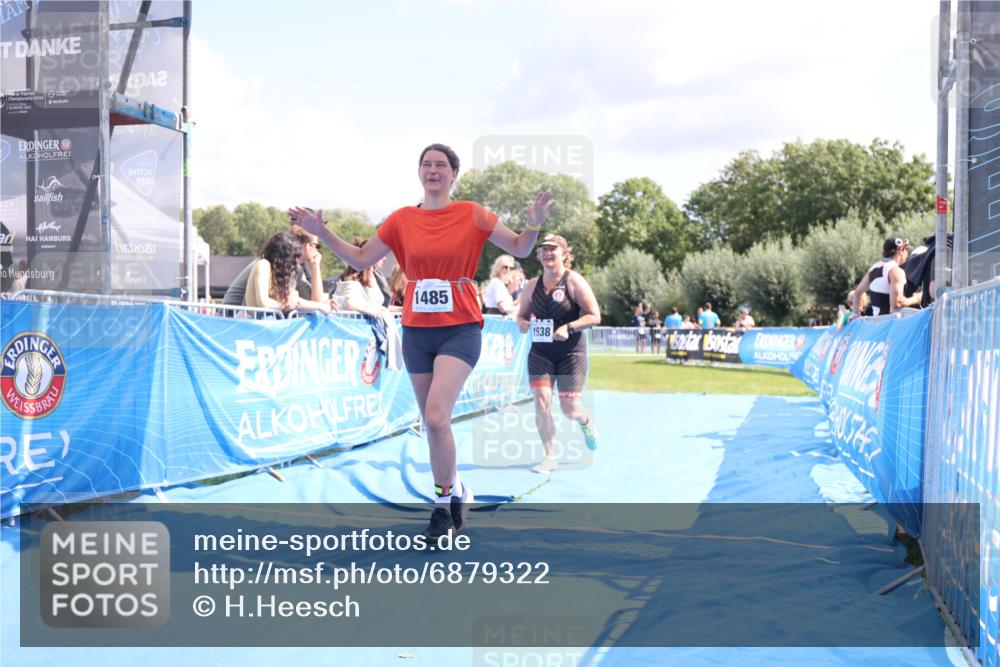 25.08.2024 - Elbe Triathlon Hamburg H.Heesch http://msf.ph/oto/6879322 25.08.2024 12:15:55 Ziel 1485, 1538, 1720 meine-sportfotos.de