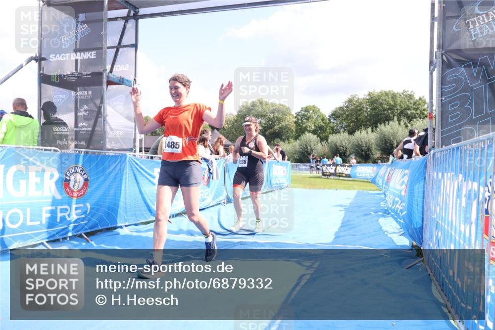 25.08.2024 - Elbe Triathlon Hamburg H.Heesch http://msf.ph/oto/6879332 25.08.2024 12:15:55 Ziel 1485, 1538, 1720 meine-sportfotos.de