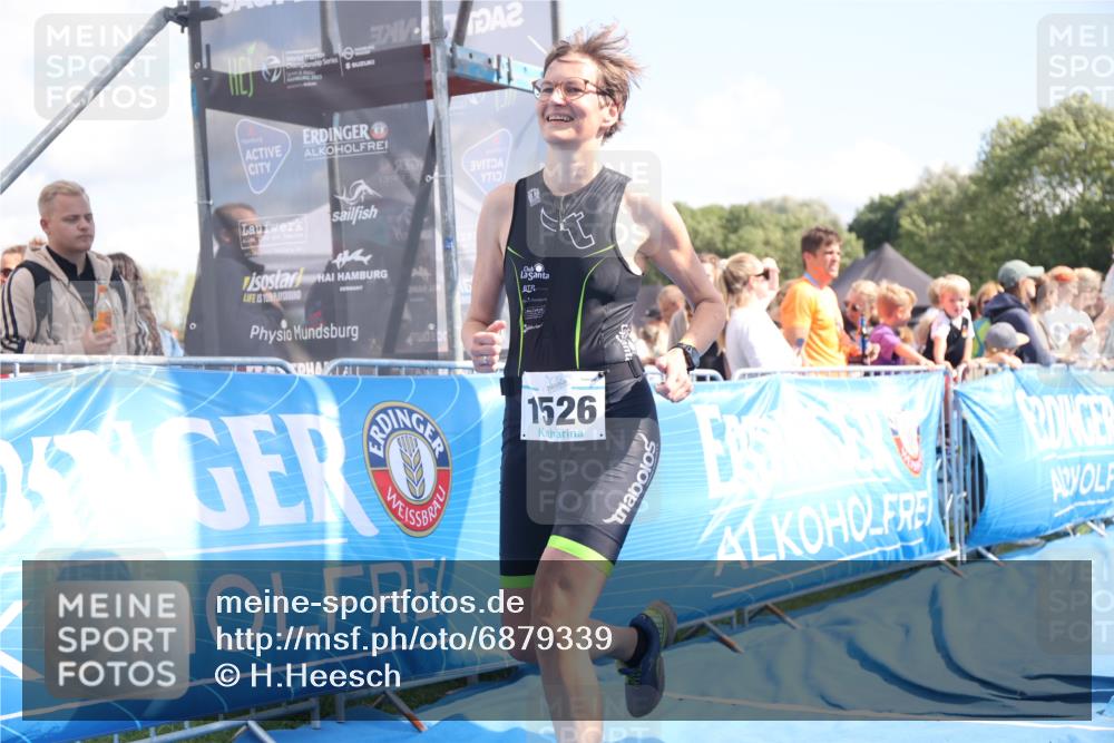 25.08.2024 - Elbe Triathlon Hamburg H.Heesch http://msf.ph/oto/6879339 25.08.2024 11:51:07 Ziel 220, 1526 meine-sportfotos.de