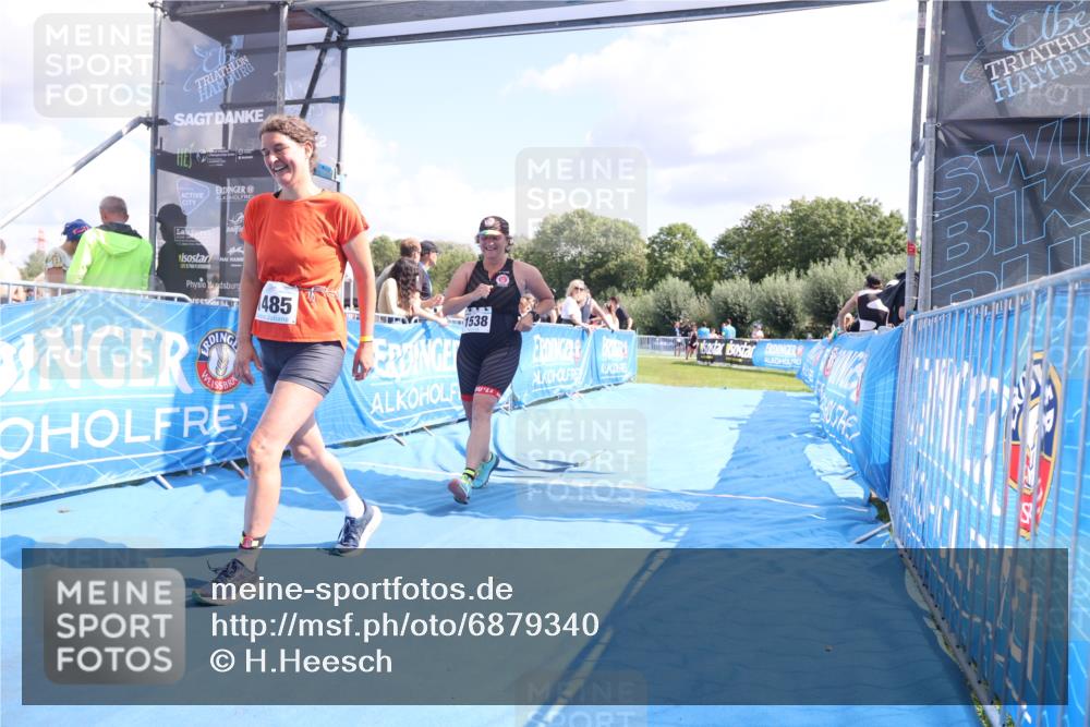 25.08.2024 - Elbe Triathlon Hamburg H.Heesch http://msf.ph/oto/6879340 25.08.2024 12:15:56 Ziel 1485, 1538, 1720 meine-sportfotos.de