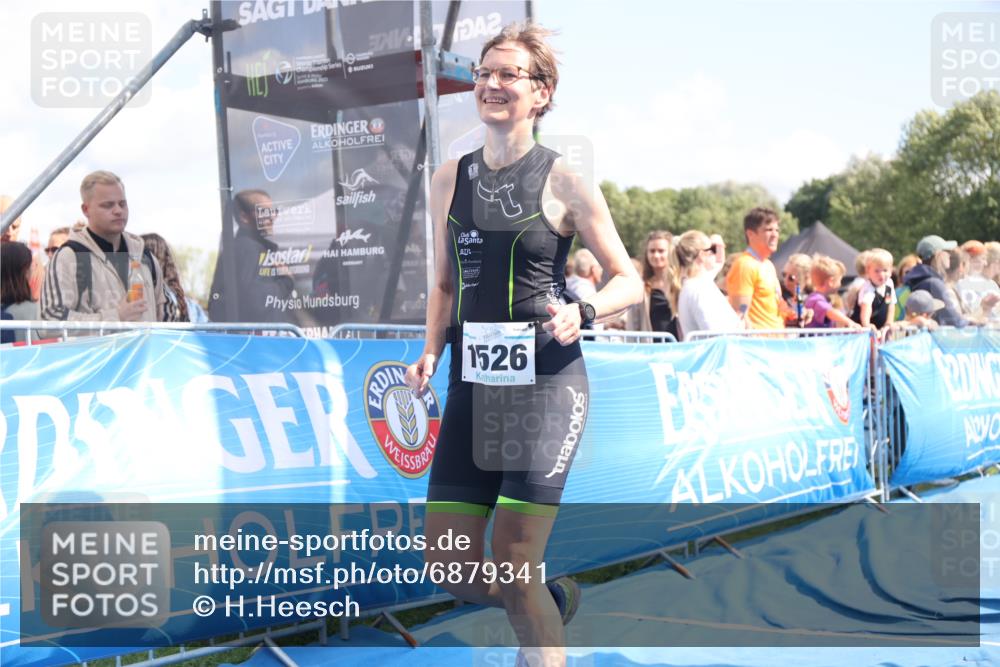 25.08.2024 - Elbe Triathlon Hamburg H.Heesch http://msf.ph/oto/6879341 25.08.2024 11:51:07 Ziel 220, 1526 meine-sportfotos.de