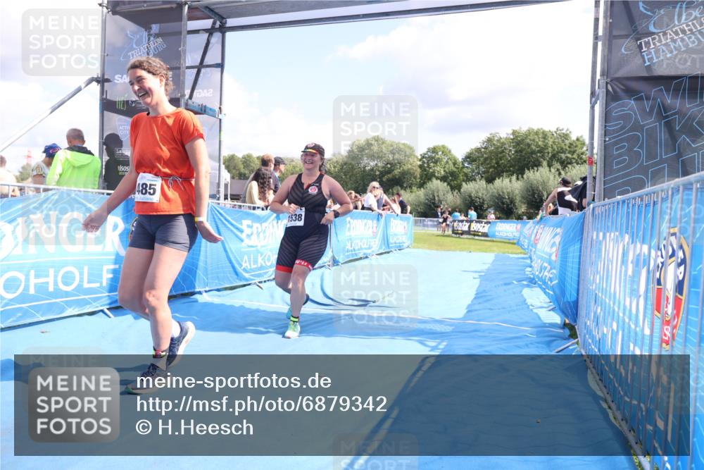 25.08.2024 - Elbe Triathlon Hamburg H.Heesch http://msf.ph/oto/6879342 25.08.2024 12:15:56 Ziel 1485, 1538, 1720 meine-sportfotos.de