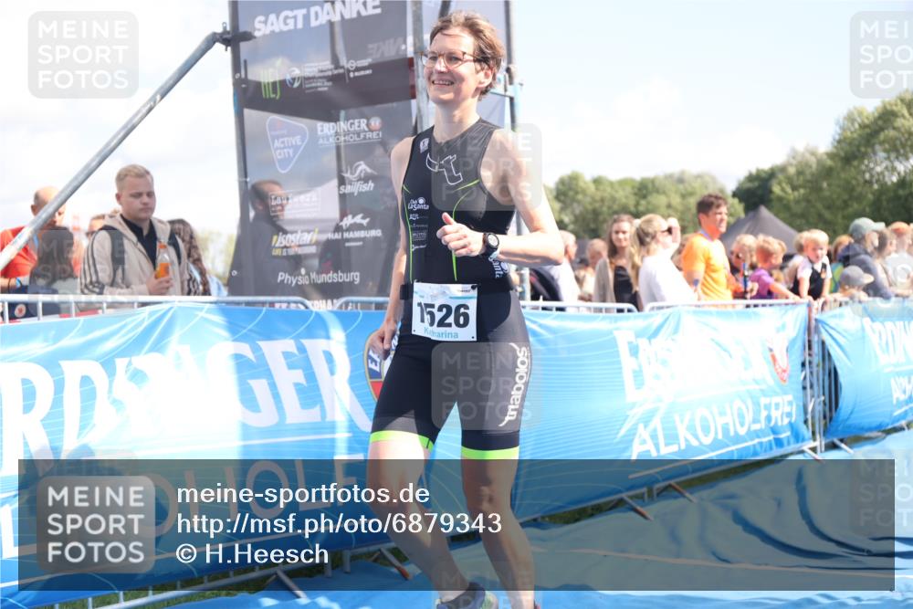 25.08.2024 - Elbe Triathlon Hamburg H.Heesch http://msf.ph/oto/6879343 25.08.2024 11:51:07 Ziel 220, 1526 meine-sportfotos.de