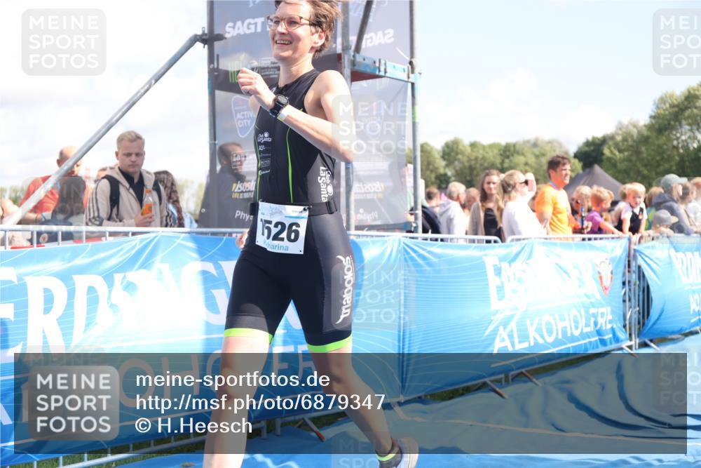 25.08.2024 - Elbe Triathlon Hamburg H.Heesch http://msf.ph/oto/6879347 25.08.2024 11:51:07 Ziel 220, 1526 meine-sportfotos.de