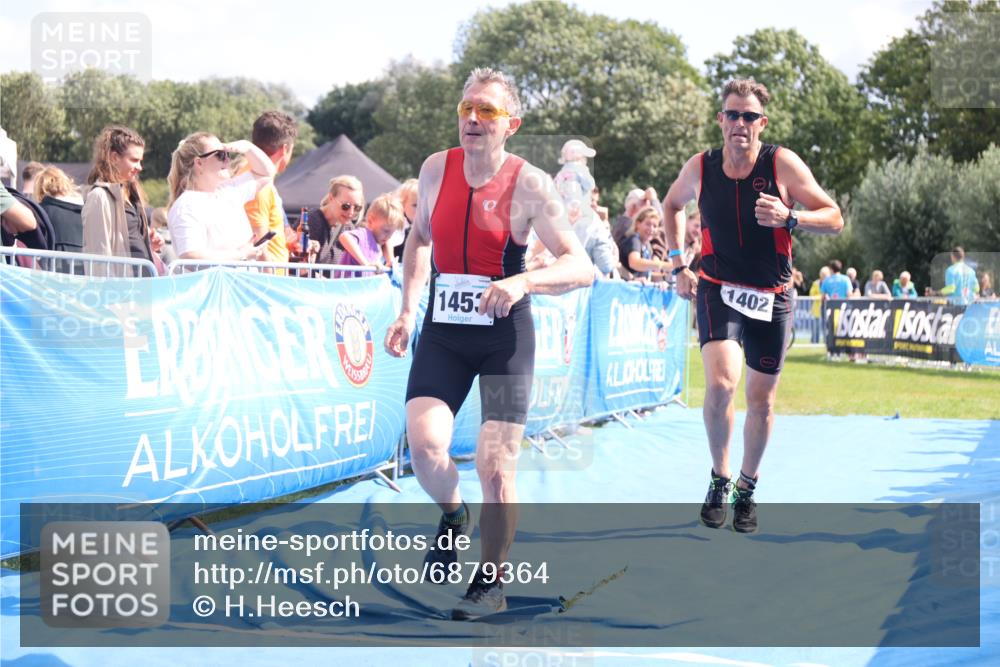 25.08.2024 - Elbe Triathlon Hamburg H.Heesch http://msf.ph/oto/6879364 25.08.2024 11:51:21 Ziel 427, 1402, 1453 meine-sportfotos.de