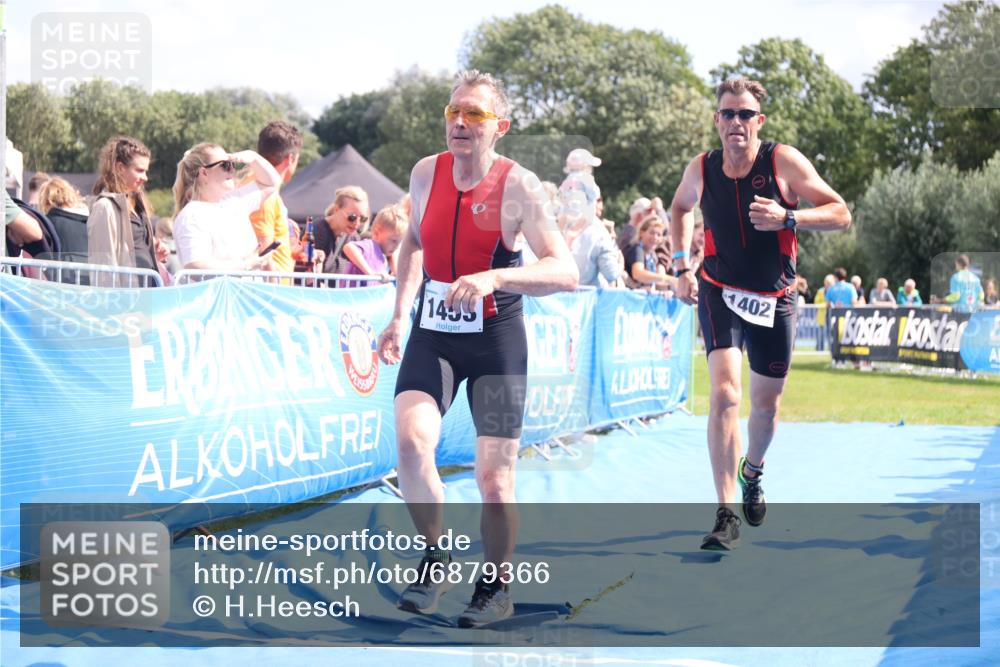 25.08.2024 - Elbe Triathlon Hamburg H.Heesch http://msf.ph/oto/6879366 25.08.2024 11:51:21 Ziel 427, 1402, 1453 meine-sportfotos.de