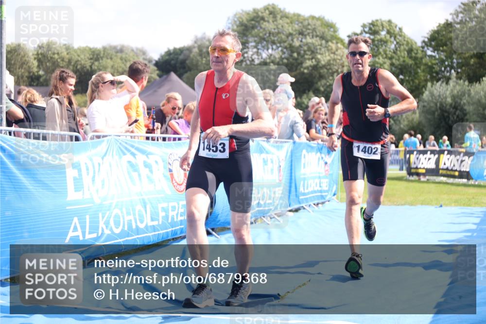 25.08.2024 - Elbe Triathlon Hamburg H.Heesch http://msf.ph/oto/6879368 25.08.2024 11:51:21 Ziel 427, 1402, 1453 meine-sportfotos.de