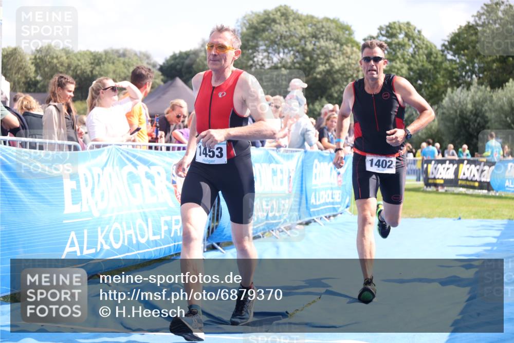 25.08.2024 - Elbe Triathlon Hamburg H.Heesch http://msf.ph/oto/6879370 25.08.2024 11:51:21 Ziel 427, 1402, 1453 meine-sportfotos.de