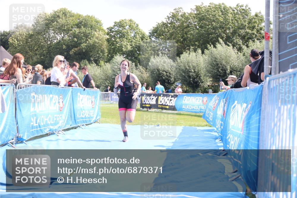 25.08.2024 - Elbe Triathlon Hamburg H.Heesch http://msf.ph/oto/6879371 25.08.2024 12:16:01 Ziel 1485, 1538, 1720 meine-sportfotos.de