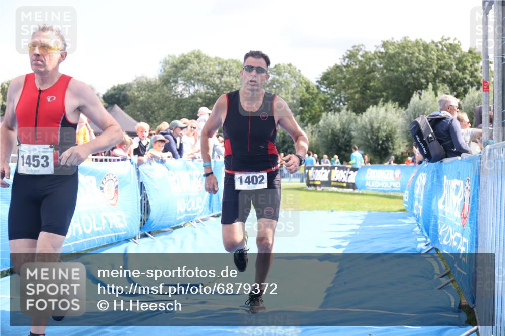 25.08.2024 - Elbe Triathlon Hamburg H.Heesch http://msf.ph/oto/6879372 25.08.2024 11:51:21 Ziel 427, 1402, 1453 meine-sportfotos.de
