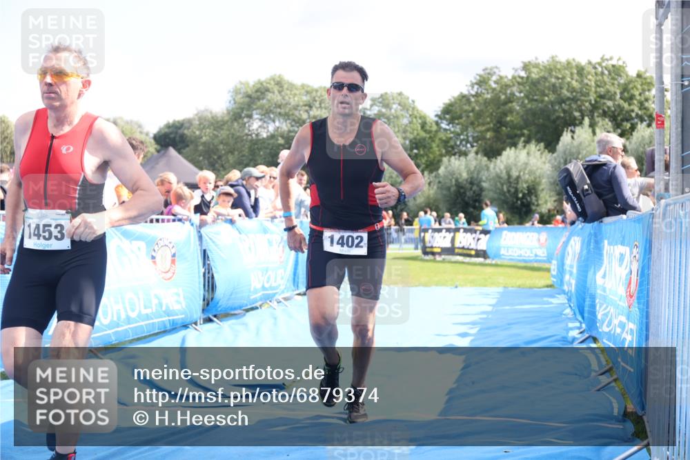 25.08.2024 - Elbe Triathlon Hamburg H.Heesch http://msf.ph/oto/6879374 25.08.2024 11:51:22 Ziel 427, 1402, 1453 meine-sportfotos.de
