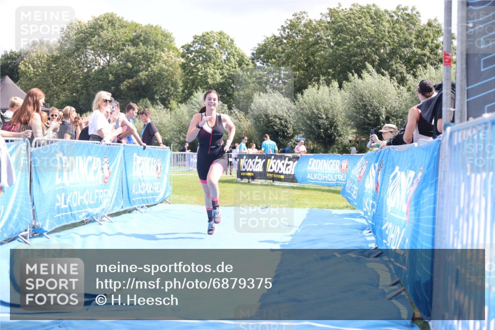 25.08.2024 - Elbe Triathlon Hamburg H.Heesch http://msf.ph/oto/6879375 25.08.2024 12:16:01 Ziel 1485, 1538, 1720 meine-sportfotos.de