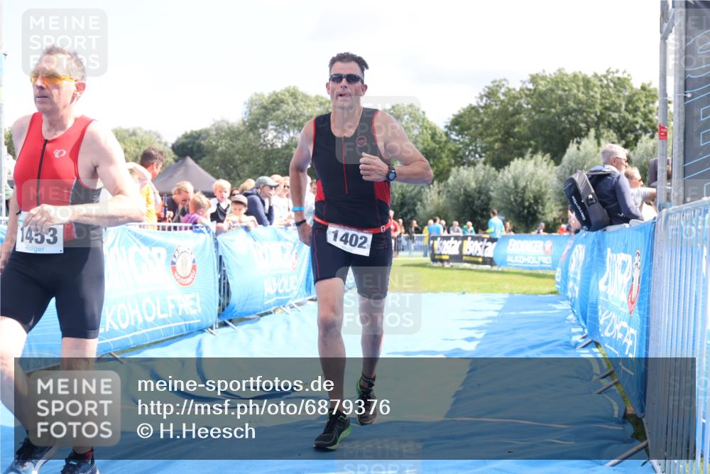 25.08.2024 - Elbe Triathlon Hamburg H.Heesch http://msf.ph/oto/6879376 25.08.2024 11:51:22 Ziel 427, 1402, 1453 meine-sportfotos.de