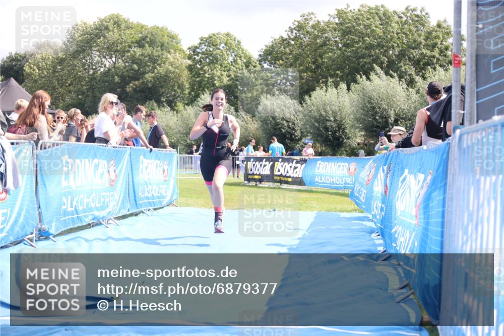 25.08.2024 - Elbe Triathlon Hamburg H.Heesch http://msf.ph/oto/6879377 25.08.2024 12:16:01 Ziel 1485, 1538, 1720 meine-sportfotos.de