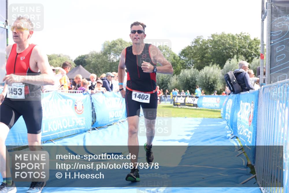 25.08.2024 - Elbe Triathlon Hamburg H.Heesch http://msf.ph/oto/6879378 25.08.2024 11:51:22 Ziel 427, 1402, 1453 meine-sportfotos.de