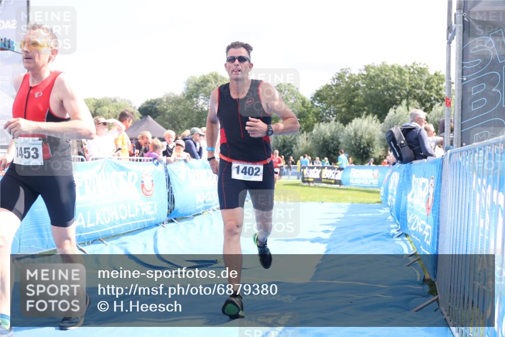 25.08.2024 - Elbe Triathlon Hamburg H.Heesch http://msf.ph/oto/6879380 25.08.2024 11:51:22 Ziel 427, 1402, 1453 meine-sportfotos.de