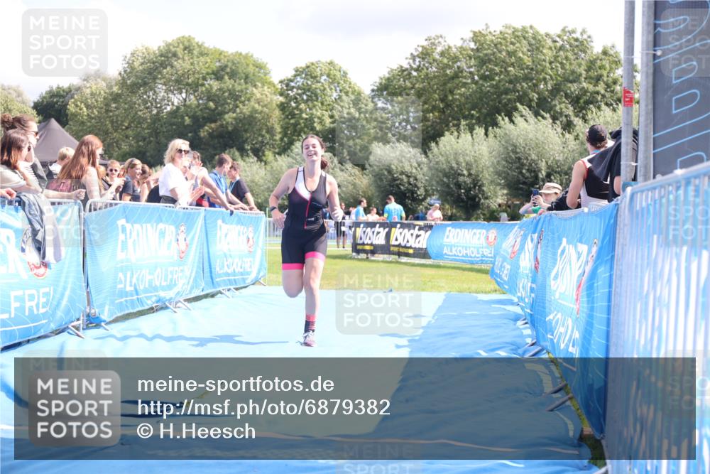 25.08.2024 - Elbe Triathlon Hamburg H.Heesch http://msf.ph/oto/6879382 25.08.2024 12:16:01 Ziel 1485, 1538, 1720 meine-sportfotos.de