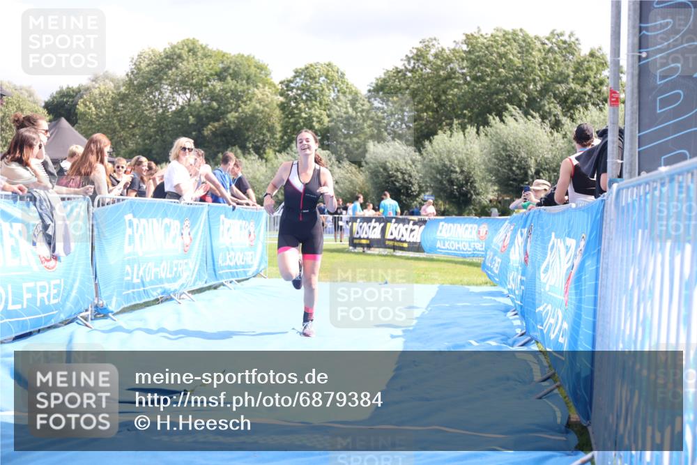 25.08.2024 - Elbe Triathlon Hamburg H.Heesch http://msf.ph/oto/6879384 25.08.2024 12:16:01 Ziel 1485, 1538, 1720 meine-sportfotos.de