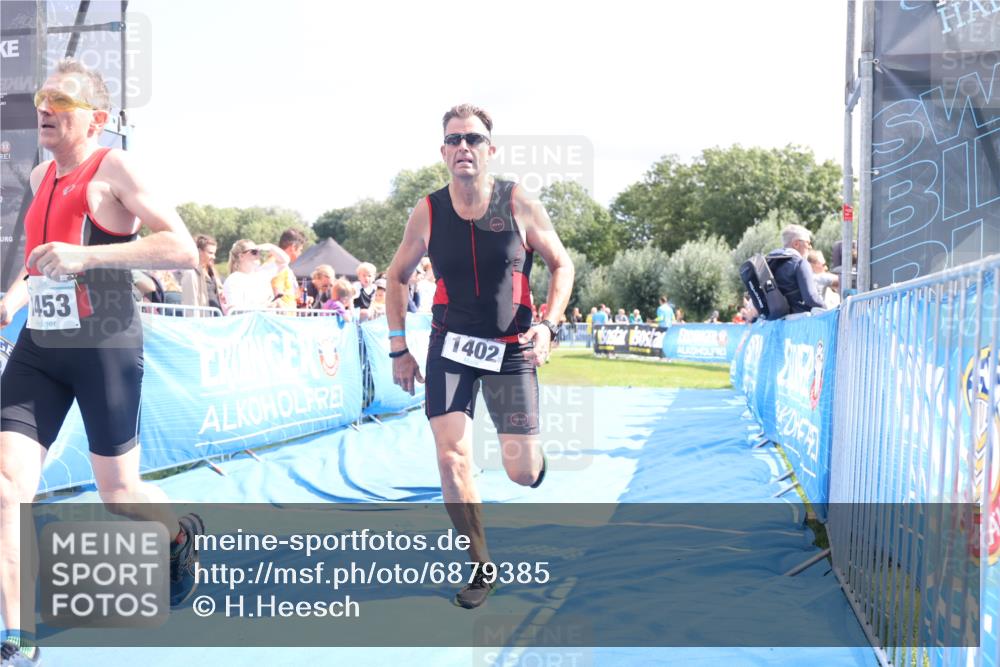 25.08.2024 - Elbe Triathlon Hamburg H.Heesch http://msf.ph/oto/6879385 25.08.2024 11:51:22 Ziel 427, 1402, 1453 meine-sportfotos.de