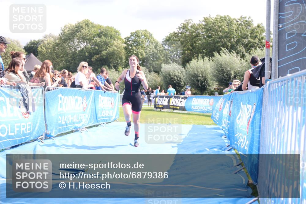 25.08.2024 - Elbe Triathlon Hamburg H.Heesch http://msf.ph/oto/6879386 25.08.2024 12:16:01 Ziel 1485, 1538, 1720 meine-sportfotos.de