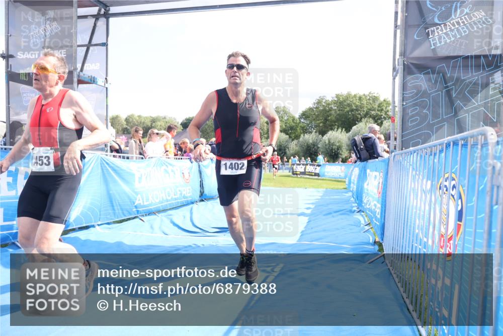 25.08.2024 - Elbe Triathlon Hamburg H.Heesch http://msf.ph/oto/6879388 25.08.2024 11:51:22 Ziel 427, 1402, 1453 meine-sportfotos.de