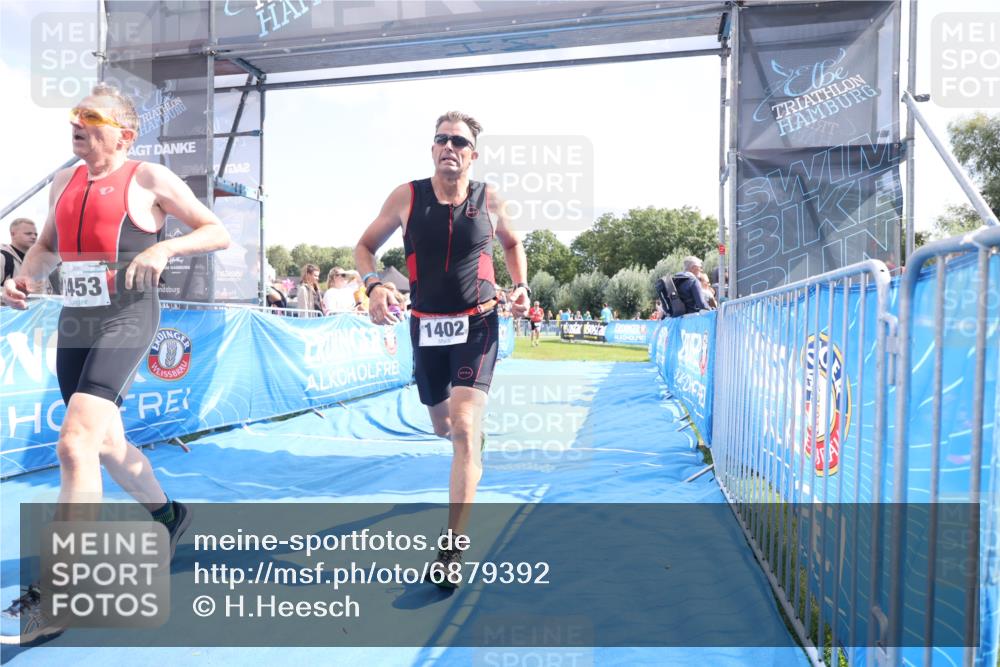 25.08.2024 - Elbe Triathlon Hamburg H.Heesch http://msf.ph/oto/6879392 25.08.2024 11:51:22 Ziel 427, 1402, 1453 meine-sportfotos.de