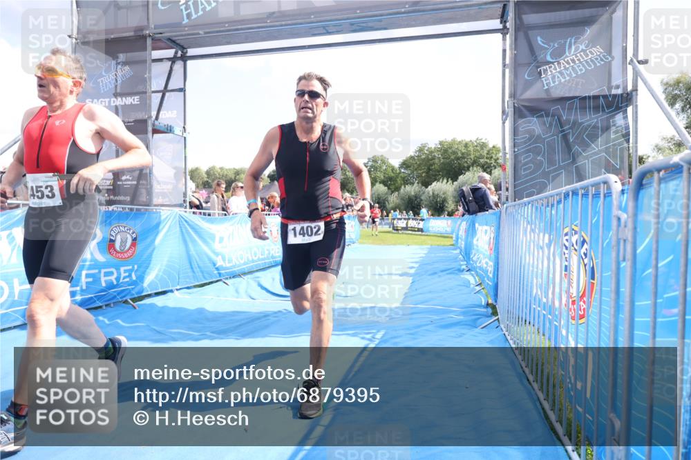 25.08.2024 - Elbe Triathlon Hamburg H.Heesch http://msf.ph/oto/6879395 25.08.2024 11:51:22 Ziel 427, 1402, 1453 meine-sportfotos.de