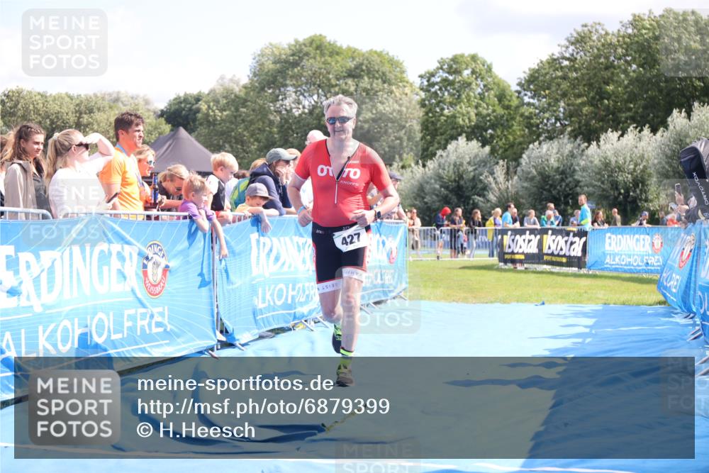 25.08.2024 - Elbe Triathlon Hamburg H.Heesch http://msf.ph/oto/6879399 25.08.2024 11:51:28 Ziel 427, 1402, 1453 meine-sportfotos.de
