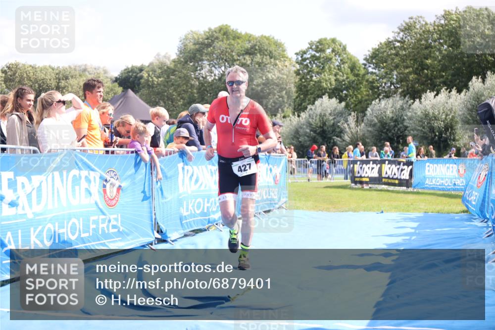 25.08.2024 - Elbe Triathlon Hamburg H.Heesch http://msf.ph/oto/6879401 25.08.2024 11:51:28 Ziel 427, 1402, 1453 meine-sportfotos.de