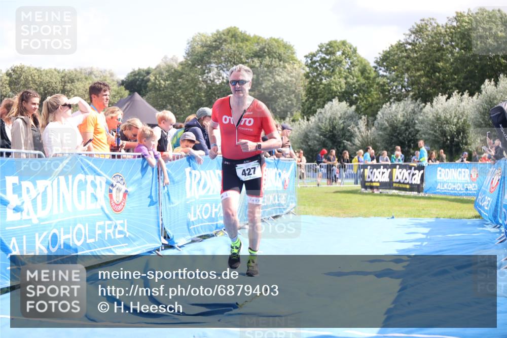 25.08.2024 - Elbe Triathlon Hamburg H.Heesch http://msf.ph/oto/6879403 25.08.2024 11:51:28 Ziel 427, 1402, 1453 meine-sportfotos.de