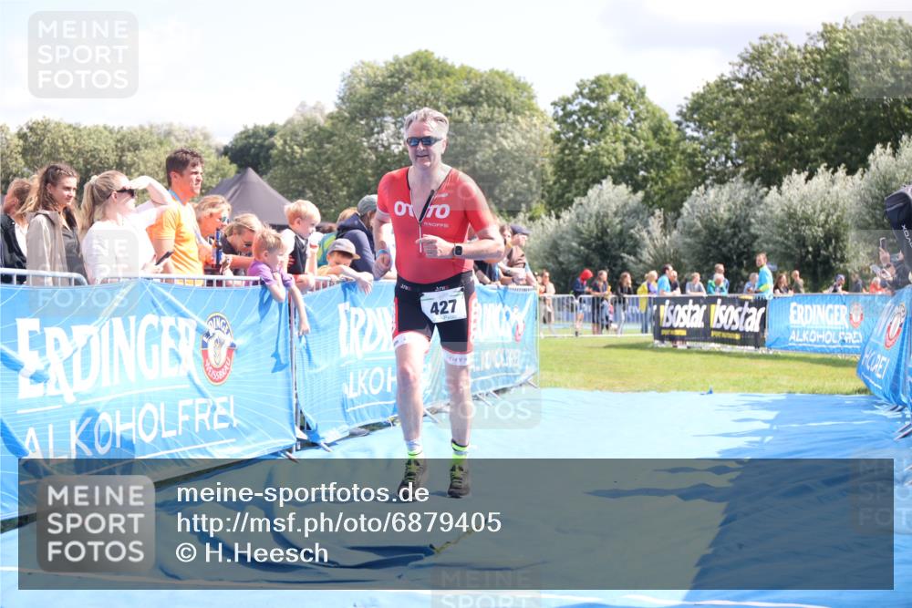 25.08.2024 - Elbe Triathlon Hamburg H.Heesch http://msf.ph/oto/6879405 25.08.2024 11:51:28 Ziel 427, 1402, 1453 meine-sportfotos.de