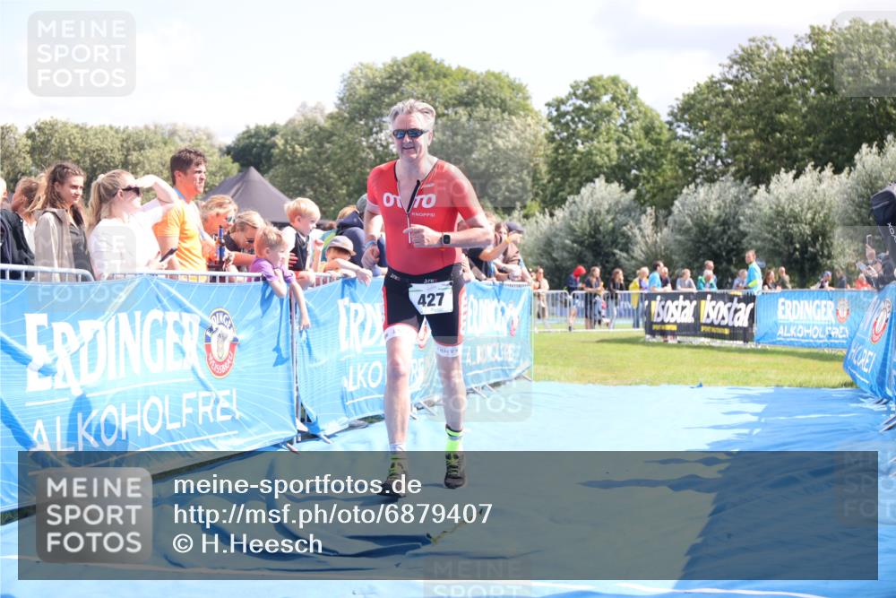 25.08.2024 - Elbe Triathlon Hamburg H.Heesch http://msf.ph/oto/6879407 25.08.2024 11:51:28 Ziel 427, 1402, 1453 meine-sportfotos.de