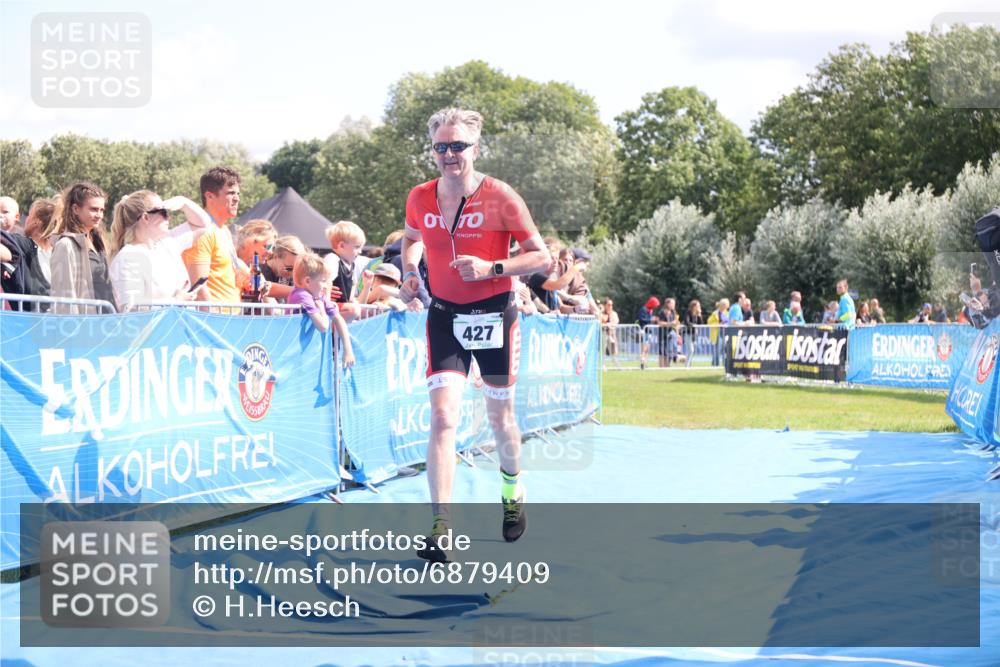 25.08.2024 - Elbe Triathlon Hamburg H.Heesch http://msf.ph/oto/6879409 25.08.2024 11:51:28 Ziel 427, 1402, 1453 meine-sportfotos.de