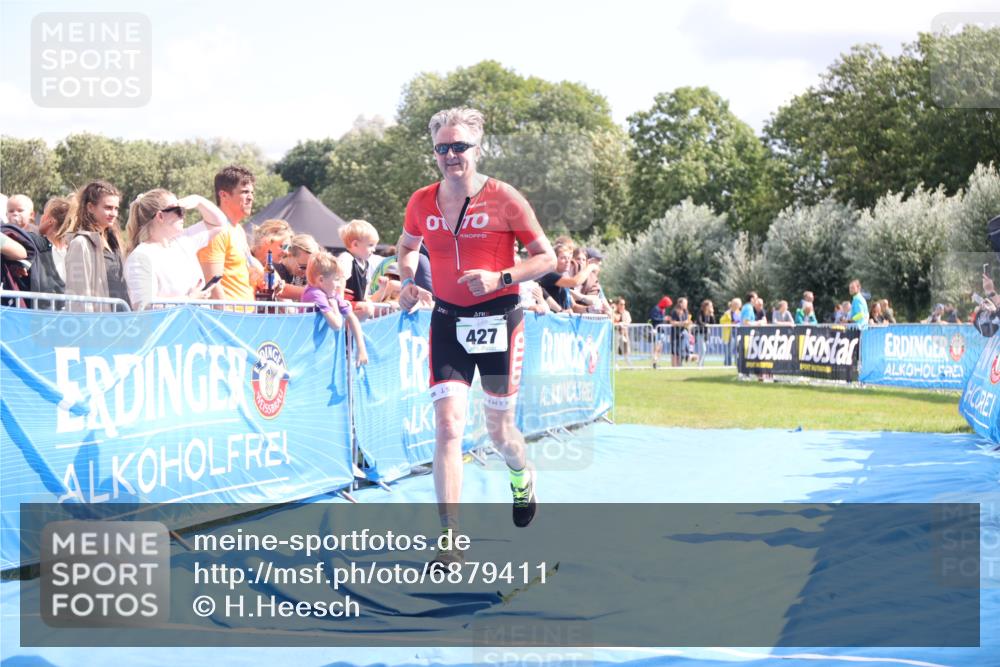 25.08.2024 - Elbe Triathlon Hamburg H.Heesch http://msf.ph/oto/6879411 25.08.2024 11:51:28 Ziel 427, 1402, 1453 meine-sportfotos.de
